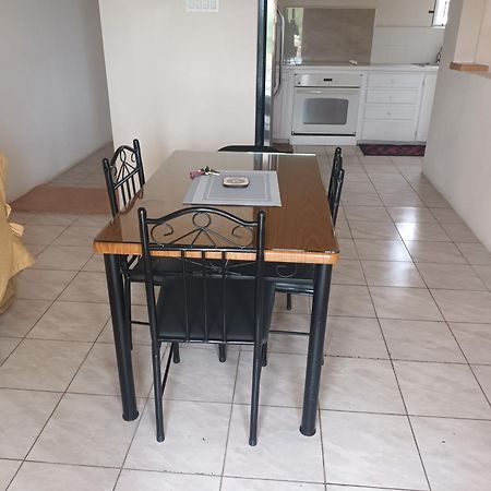 Hotel Super Breezy Cozynook ! Bridgetown Esterno foto