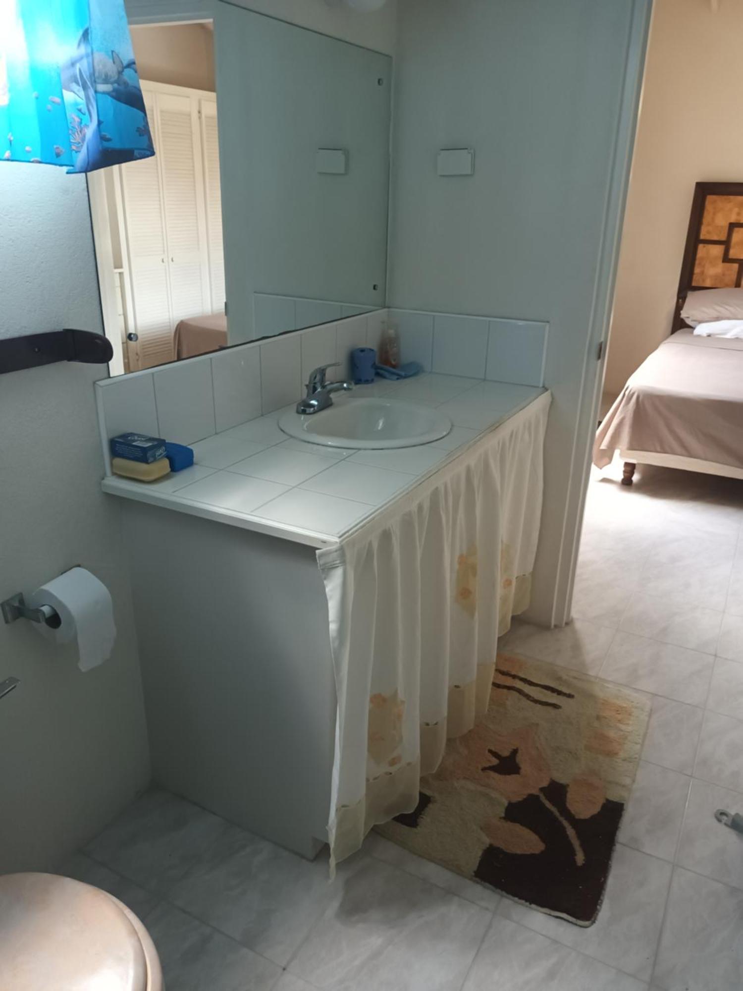 Hotel Super Breezy Cozynook ! Bridgetown Esterno foto
